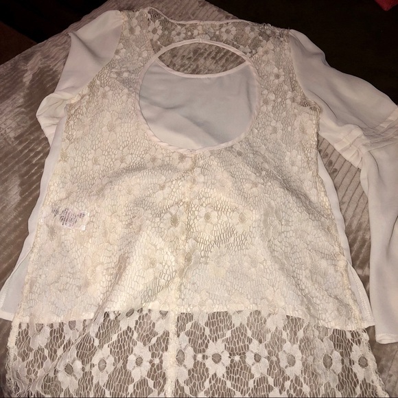 Bell Sleeve, Open Lace Back Flow-y Blouse 🌻 - Picture 4 of 5